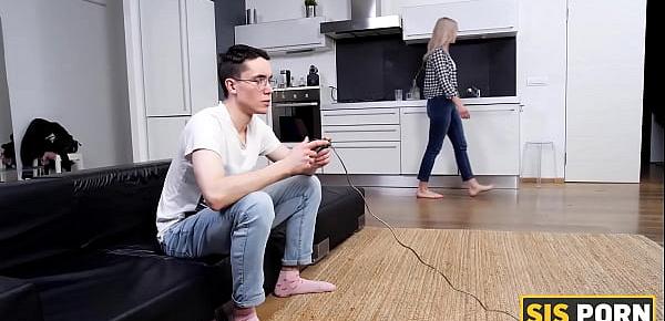 trendsSIS.PORN. Whore gives sex joy to stepbro who easily trades big game for act of procreating